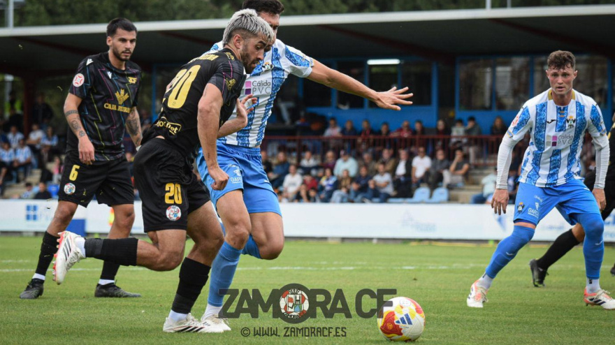 Codina, jugador del Zamora, en el duelo ante el Talavera