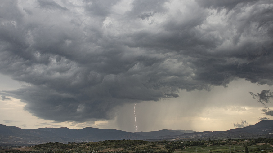 Jose Calvo, autor del blog 'Meteosojuela', que explica el porqué de este fenómeno meteorológico tan característico de la región, especialmente durante la primavera y el verano.