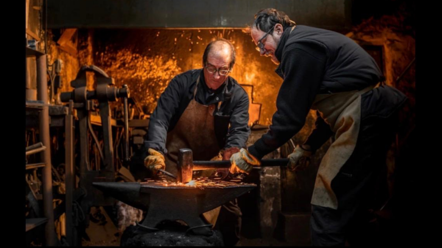 Eduardo y Gerardo Brun tratan la forja