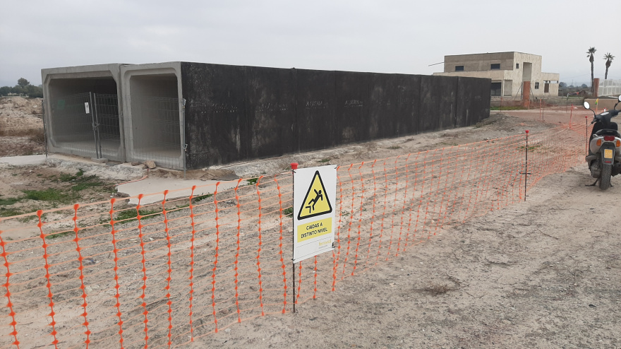 Construcciones para el paso de las aguas pluviales bajo el Aven en la pedanía lorquina de Torrecilla