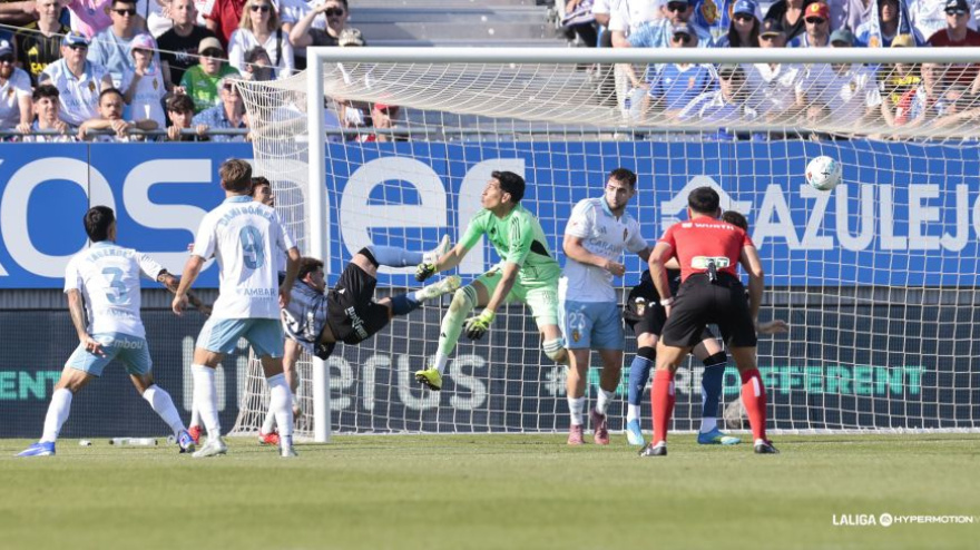 Este gol de Marcos en el minuto 89, en un córner mal defendido por el Real Zaragoza, echa por tierra buena parte de las opciones de salvación