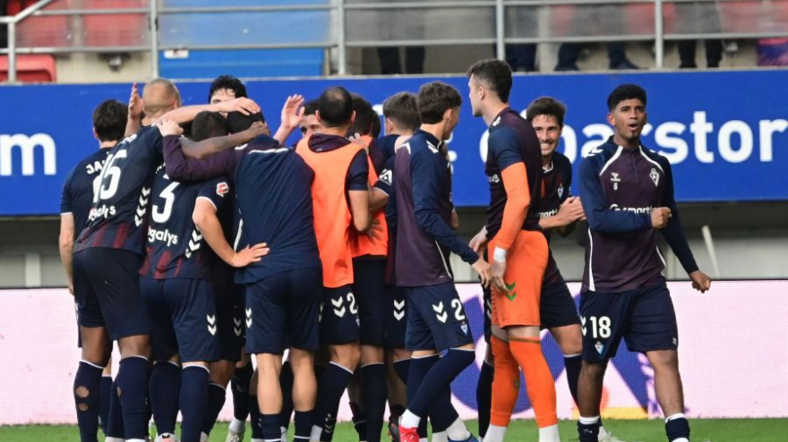 Los jugadores del Eibar celebrando el gol