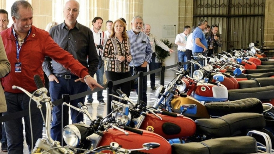 Exposición de Motos Clásicas en los Claustros de Santo Domingo