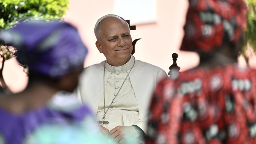 SAURIMO (Angola), 20/04/2026.- Pope Leo XIV visits a nursing home, in Saurimo, Angola, 20 April 2026. Pope Leo XIV is on an apostolic journey to Angola. (Papa) EFE/EPA/LUCA ZENNARO