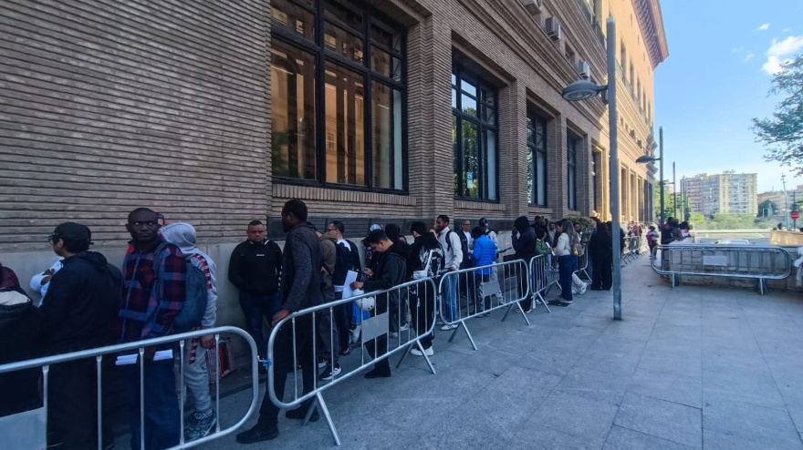 migrantes zaragoza filas ayuntamiento