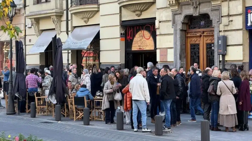 Calles como Ledesma están saturadas de terrazas