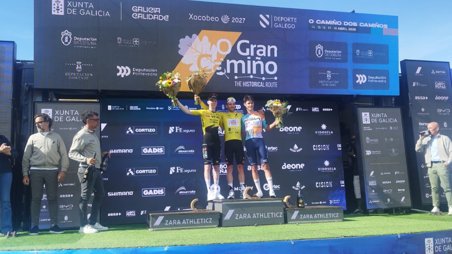 El podio de O Gran Camiño de esta edición 2026 con Yates, Nordhagen y Pinarello