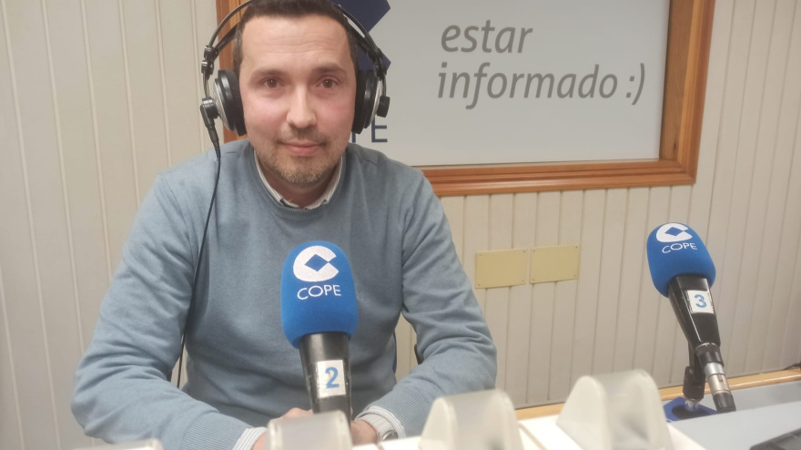Jorge Ulla en los estudios de COPE  Ferrol