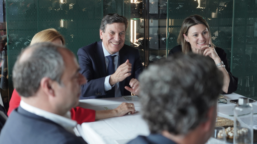 El consejero de Economía y Hacienda y portavoz en funciones. Carlos Fernández Carriedo, participa en el encuentro de trabajo de la Red de Clústeres de Construcción, organizado por AEICE.