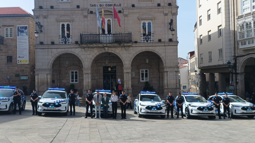 El alcalde de Ourense, Gonzalo Jácome, presidió la presentación de las nuevas unidades