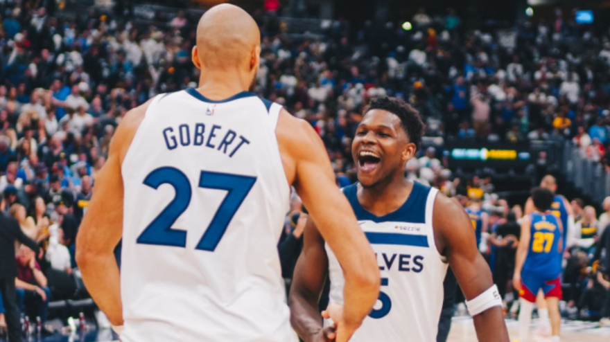 Rudy Gobert y Anthony Edwards celebrando la vicotria