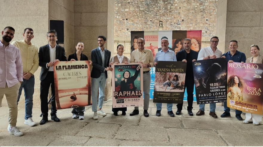 Los conciertos se han presentado hoy en los soportales del ayuntamiento