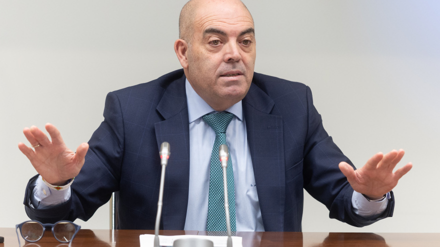 El presidente de ATA, Lorenzo Amor, durante una rueda de prensa, en la sede de la CEOE