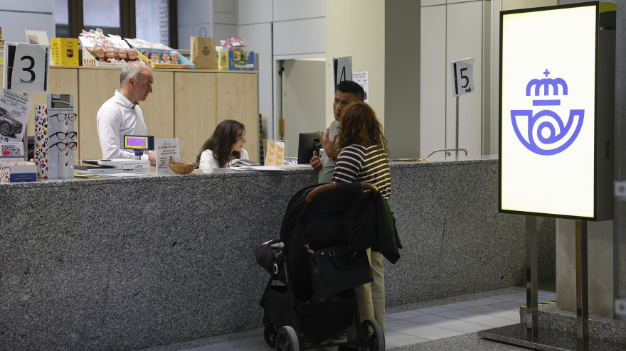 Este lunes ha comenzado el plazo para solicitar de forma presencial la regularización extraordinaria de migrantes para todos aquellos que hayan solicitado previamente cita en una de las más de 400 oficinas disponibles para empezar los trámites.