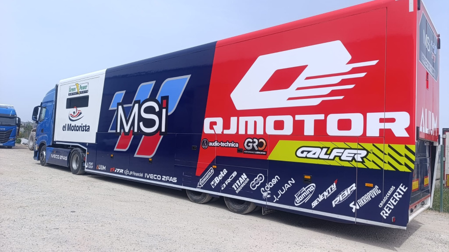 El camión del equipo de MOTOGP, MSI, en Lorca