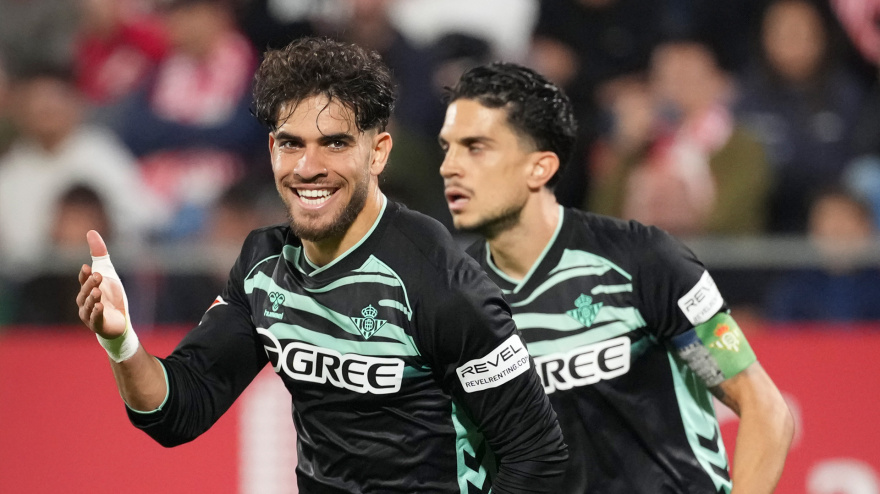 El delantero del Betis Abde celebra su gol contra el Girona