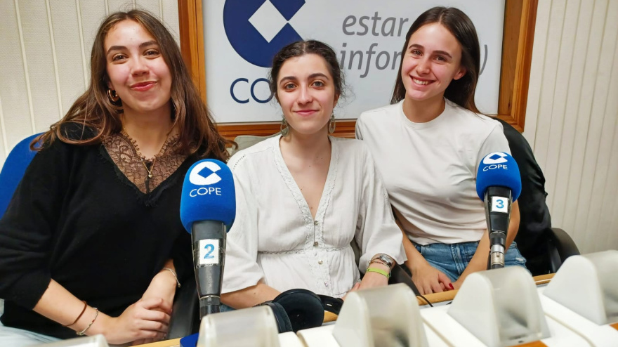 Laura Yáñez, María Falcón y Eva Maseda en los estudios de COPE Ferrol