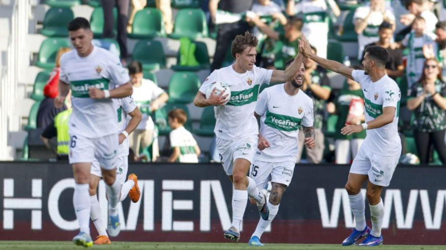 Affengruber celebra el 1-1 del Elche contra el Atlético