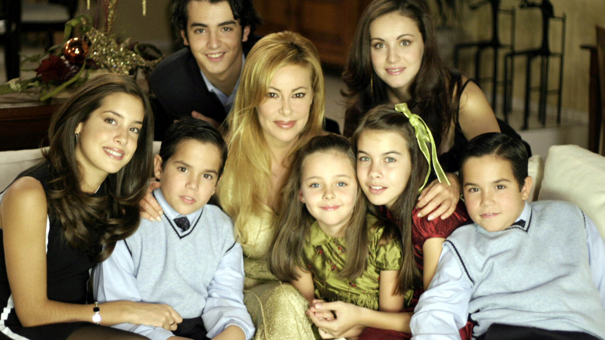 Ruth Rodríguez en 'Ana y los 7' junto al resto del elenco