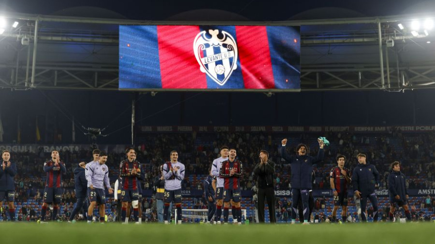 La plantilla celebró el triunfo ante el Sevilla FC