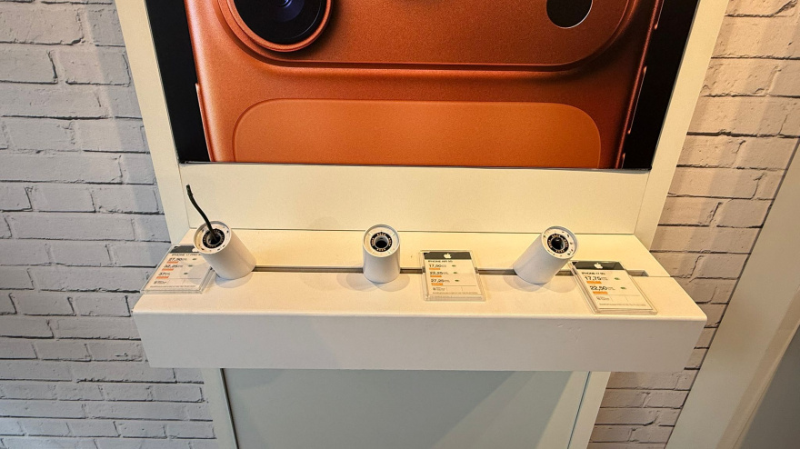 Así han quedado los stand de los teléfonos que se llevaron el pasado martes