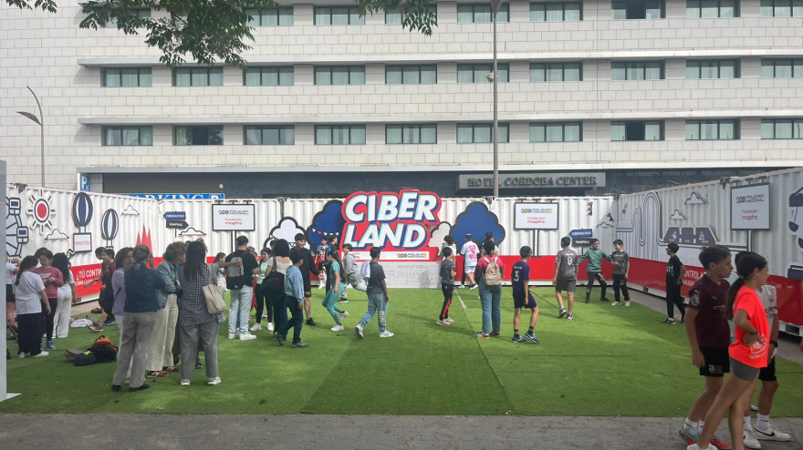 Ciberland, un espacio donde conocer los peligros del ciberespacio en Córdoba