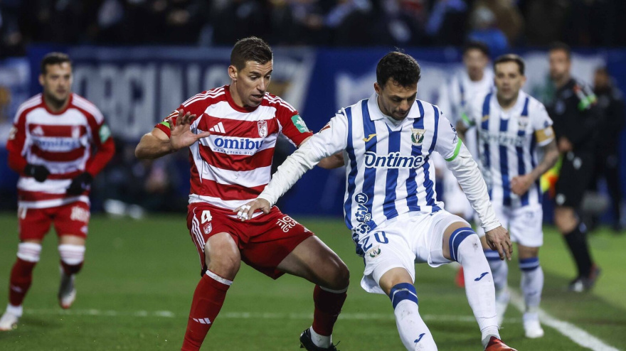 Rubén Alcaraz, ahora jugador del Granada, militó antes en la U.D. Almería