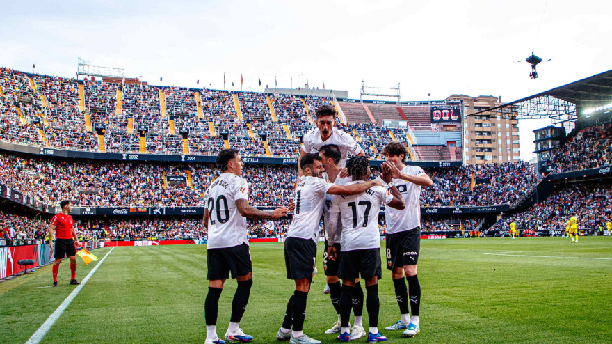 Mestalla sufrió para celebrar una victoria que puede valer la salvación