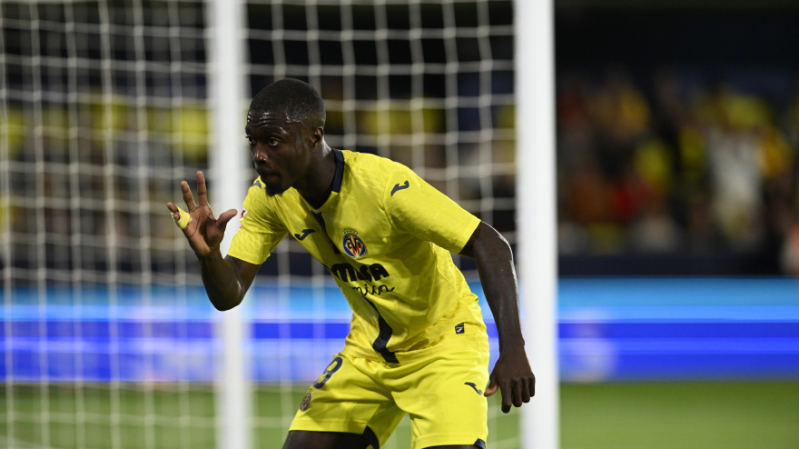 En centrocampista marfileño del Villarreal Nicolas Pepe celebra su gol