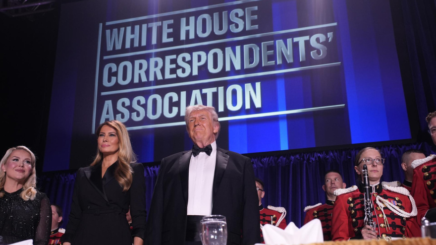 (De izquierda a derecha) La secretaria de prensa de la Casa Blanca, Karoline Leavitt, la primera dama Melania Trump y el presidente de Estados Unidos, Donald Trump.