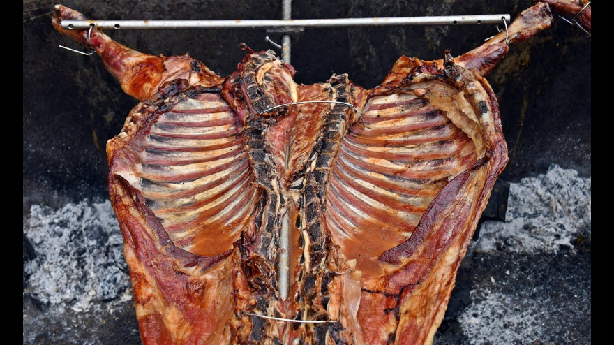Tradicional cordero asado en Fitero