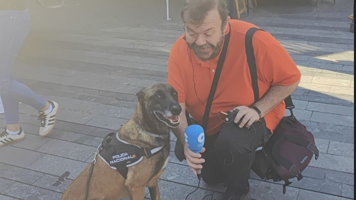 Miembro de la Unidad Canina de la policía nacional en Bilbao