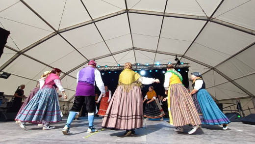 El grupo "El Rengue" de la Casa, de la Casa de Teruel, en la Muestra de Folclore del PIlar 2024