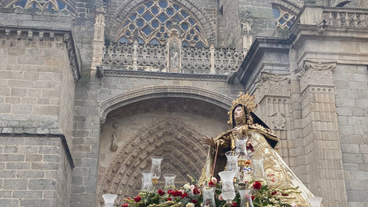 Video: Salida de La Santa desde la Catedral de Ávila