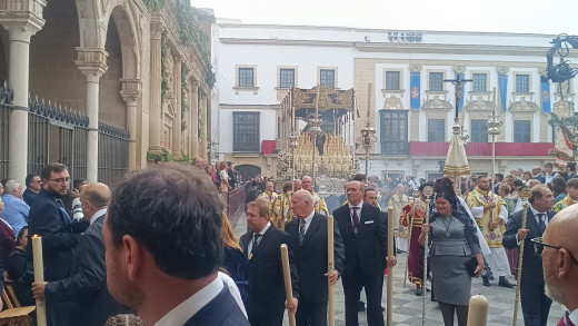 Resumen del paso por la Plaza de la Asunción de imágenes participantes en la Procesión Magna Mariana de Jerez de la Frontera 19-10-24