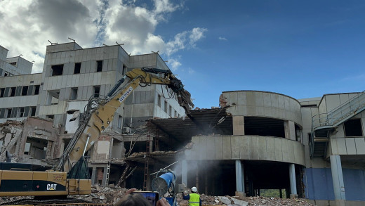 Comienza la demolición del edificio principal del antiguo Hospital Son Dureta