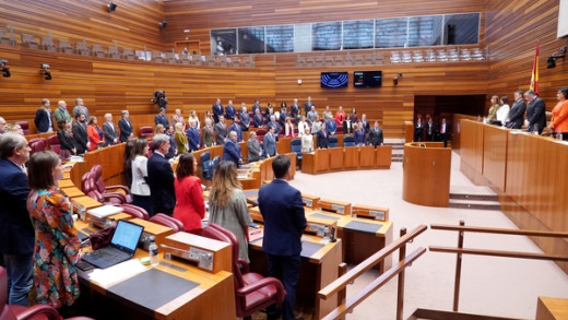 Castilla y León ha parado este mediodía en señal de duelo por la trágica huella que ha dejado la DANA su paso por la península