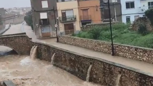 Barrancos de Sant Mateu asumen un gran caudal de lluvia