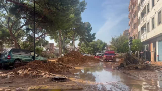 Un coche de la UME llega a Paiporta