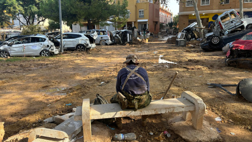 Un miembro de la brigada paracaidista