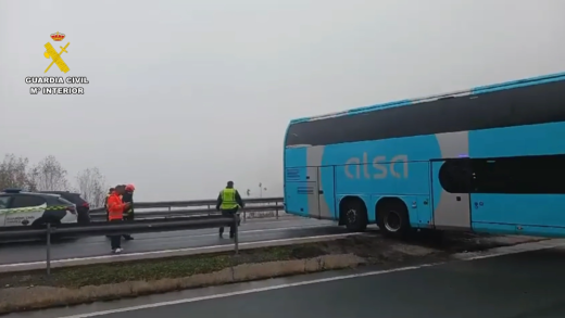 Evacuación de coches tras el argayo en el Huerna