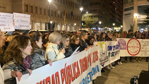 Manifestación de este miércoles tarde por el centro de Albacete convocada por los propios profesionales sanitarios y a la que se han sumado unas 2.000 personas