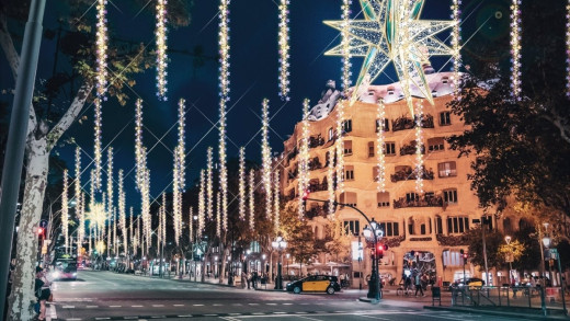 19/10/2022 El alumbrado de Navidad del paseo de Gràcia de Barcelona incorpora la estrella de la Sagrada Familia..

El alumbrado de Navidad del paseo de Gràcia de Barcelona se configurará con estrellas de dos metros de diámetro en 3 dimensiones inspiradas en la estrella de la torre de la Virgen María de la Sagrada Familia.

POLITICA CATALUÑA ESPAÑA EUROPA ESPAÑA EUROPA EUROPA BARCELONA CATALUÑA ESPAÑA SOCIEDAD ECONOMIA
ASSOCIACIÓ PASSEIG DE GRÀCIA