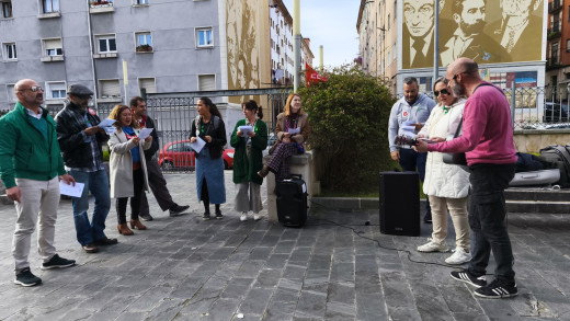 La Junta, cantando a las puertas del Paraninfo de la UC