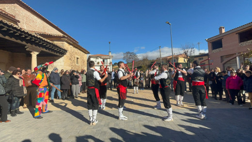 Pincha aquí para ver la danza del paloteo de Valdenuño Fernández