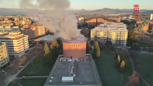 Grabación de Policía Foral con un dron del humo del planetario