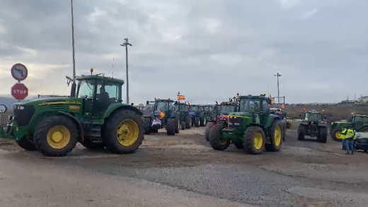 Decenas de tractores colapsan las carreteras de Soria en defensa del futuro del campo