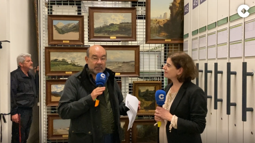 Patricia Lucas, técnico de registro de obras de arte, acompaña a La Linterna en el almacén del museo madrileño