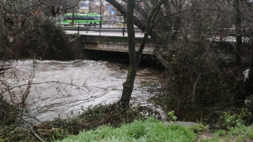 Río Guadarrama a punto de desbordarse en Collado Villalba