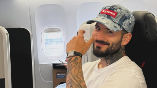 Rubén García en su viaje en avión. Foto de su cuenta de Instagram. @rubengarcia